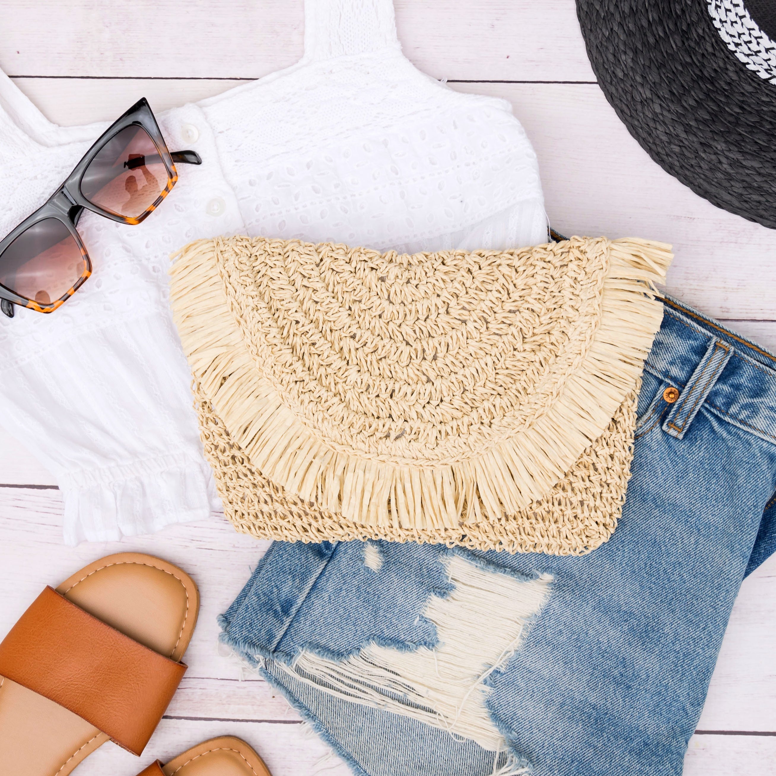 Frayed edge straw clutch with lined interior in Natural color