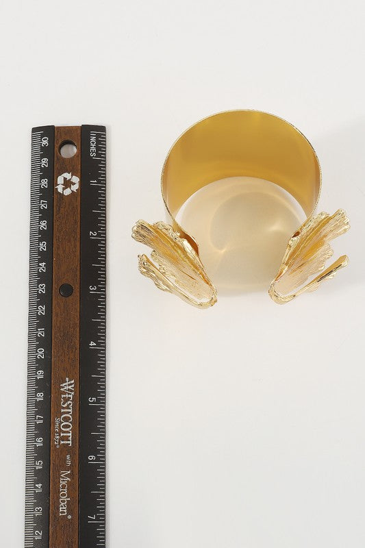 Retro Wide Metal Flower Open Bangle - Gold-Avah