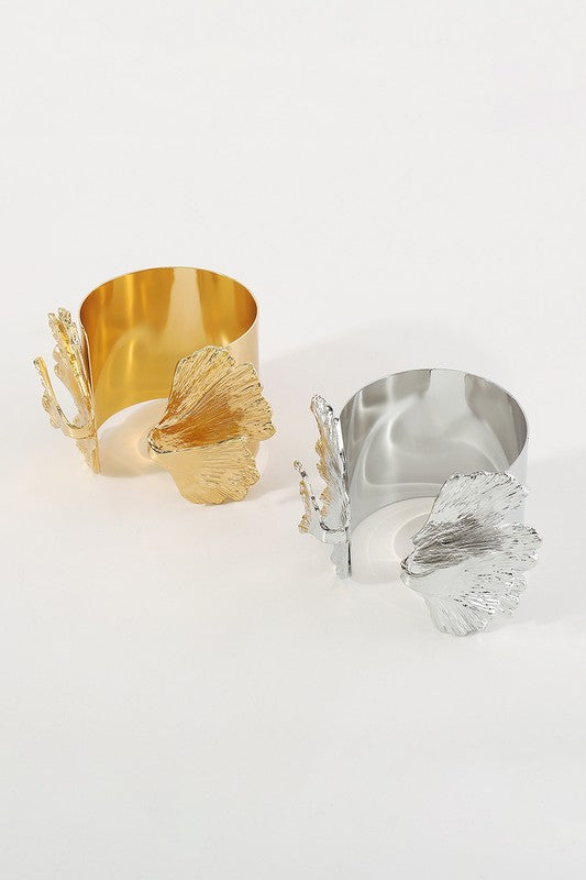 Retro Wide Metal Flower Open Bangle - Gold-Avah