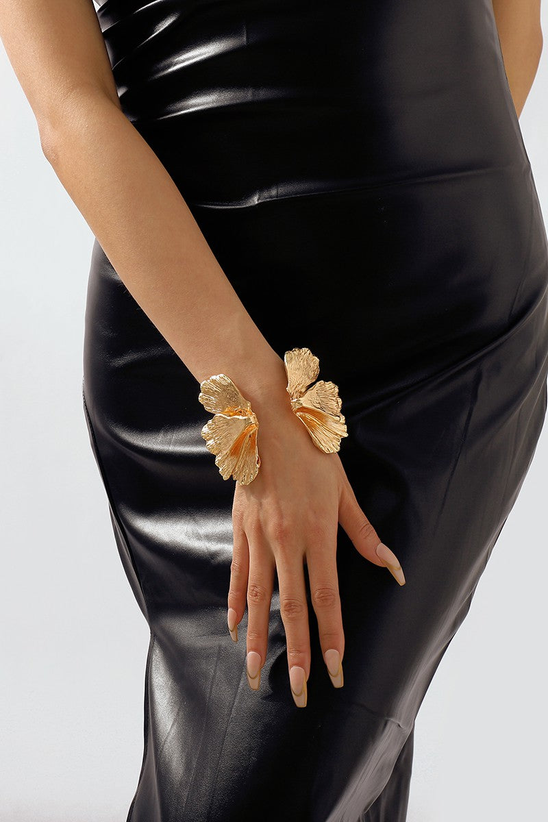 Retro Wide Metal Flower Open Bangle - Gold-Avah