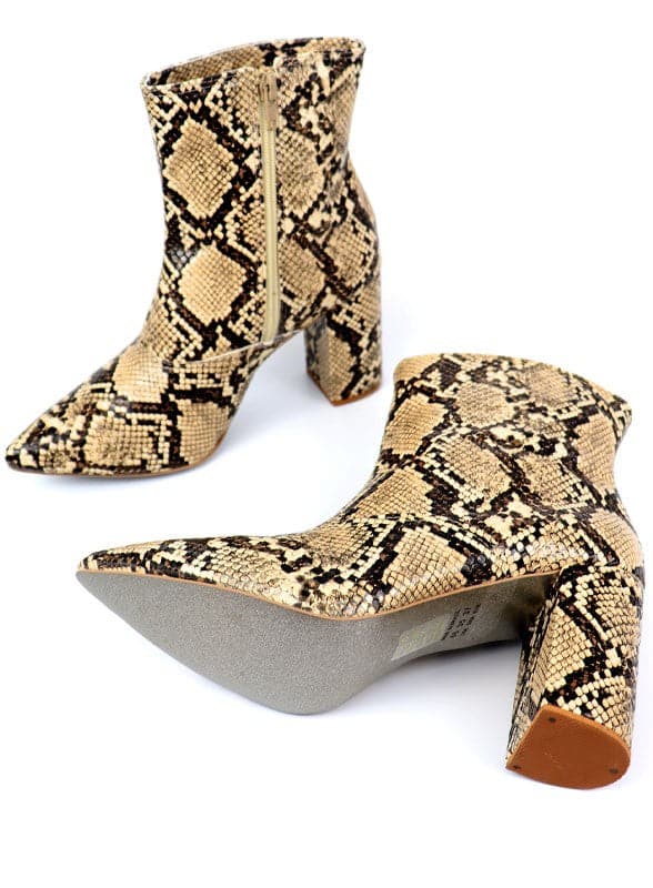 This pointed toe bootie is a chic and comfortable must have for fall. With its side zip closure, pointy toe and block heel this pair is ideal for your everyday needs. Pair it with your favorite look while the weather turns chilly! Avah Couture