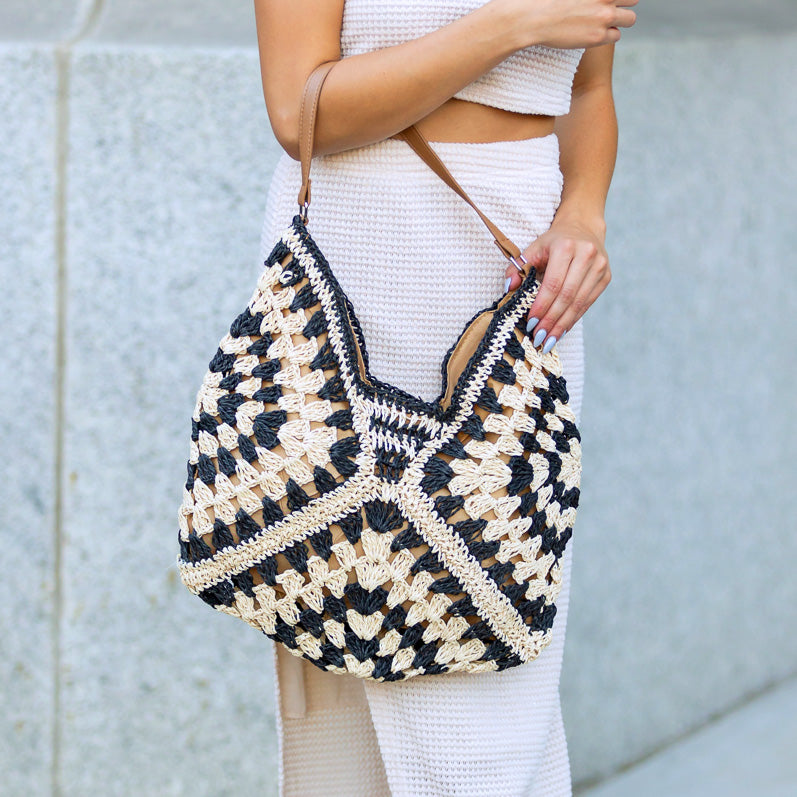 Woven straw shoulder bag with Vegan leather fixed strap and magnetic clasp closure in khaki multi