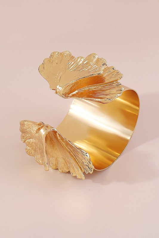 Retro Wide Metal Flower Open Bangle - Gold-Avah