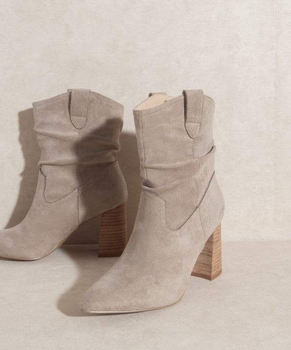 A city slick cowgirl bootie, with a flared heel and minimalist details. With a pointed toe, this slip on bot is sure to be your favorite wardrobe staple.