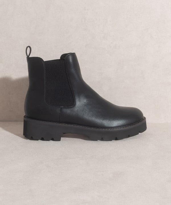 Bring out your inner trendsetter with the amazing Chelsea boot. Off duty or dressed up, this ankle boot is ready for anything. With a chunky treaded sole and a lifted edge, you’ll feel like you’re walking on air. Perfect for those days when you just can’t decide between dressy or casual.