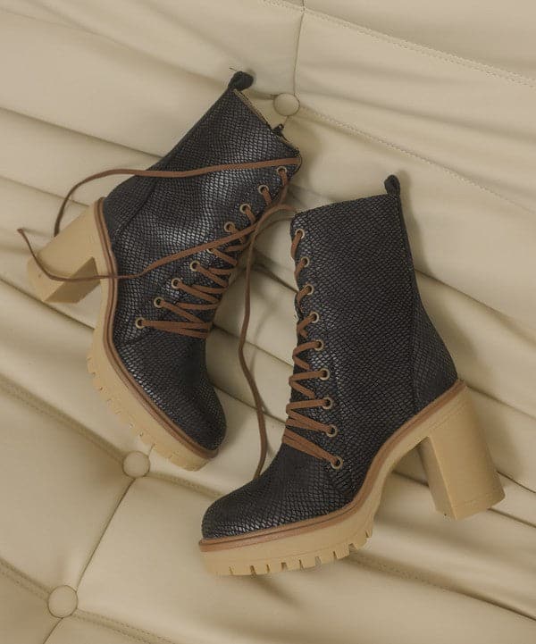 This combat boot is a long time favorite with an elevated lace up look that’s a nod to the season. Enhanced by its chunky tread, cushioned innersole and heeled platform, it is sure to be the perfect style for many occasions.
