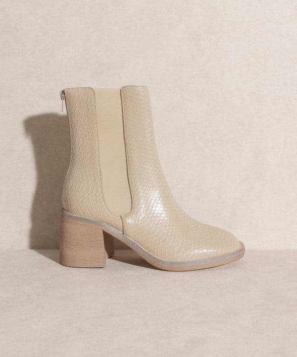 With a nod to Chelsea vintage roots and a perfect fit for the modern woman, the Lily is an effortlessly cool ankle boot. Crafted in rustic neutral tones, it comes with a block heel and elastic panel for easy pull on wear and comfort. Avah Couture