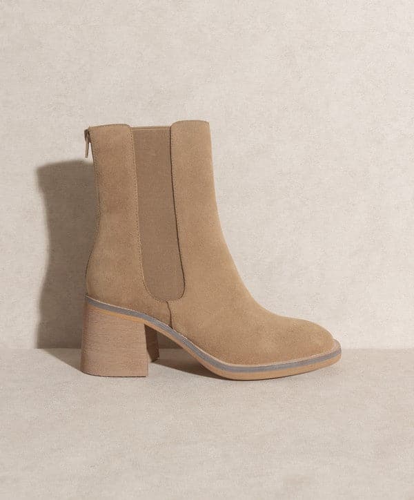 With a nod to Chelsea vintage roots and a perfect fit for the modern woman, the Lily is an effortlessly cool ankle boot. Crafted in rustic neutral tones, it comes with a block heel and elastic panel for easy pull on wear and comfort. Avah Couture