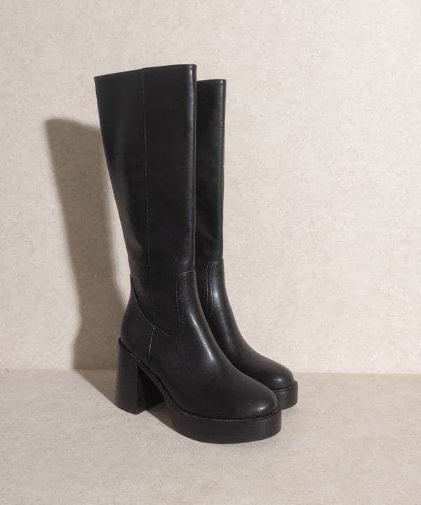 The Sadie Platform Knee High Boots are seriously cool. This pair is tall, slim cut, placed on a chunky heel, and ready for anywhere you want to go. With a minimalist style, these boots will have you feeling vintage and retro everywhere you go. Wear them with anything from dresses and jeans to skirts, shorts or your favorite legging. 