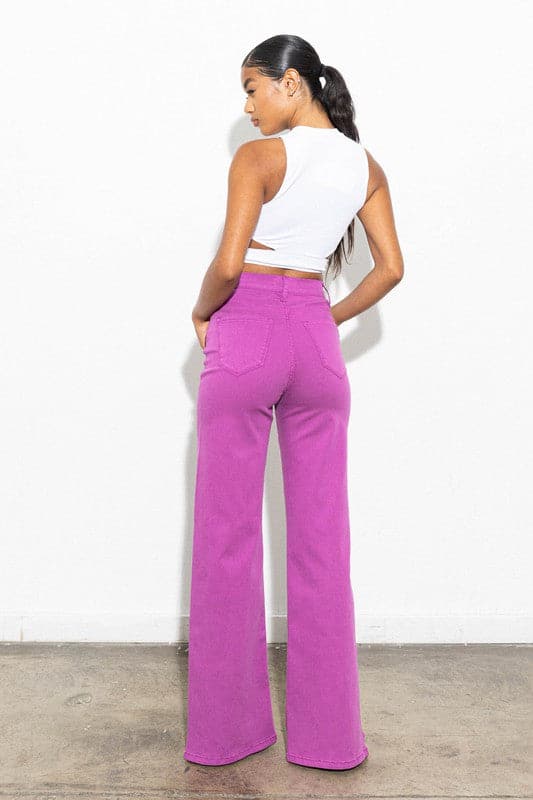 The perfect pants for your trendy life! Soft and easy on the skin, these wide-leg pants with front slit are made of Tencel - a sustainable fabric that’s durable, breathable and comfortable. So you will not only look good, you’ll feel good too. An easy Win Win!