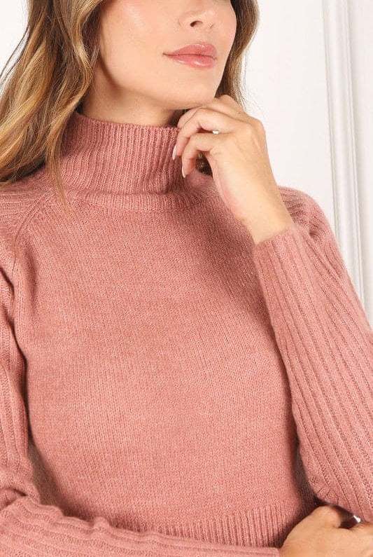 A cozy, long sleeve sweater for the stylish girl. Perfect for everyday casual wear, this cropped sweater will quickly become your go to. Featuring raglan sleeves and a mock neck, it’s sure to keep you warm while looking stylish. The perfect casual garment for all your cute outfits!