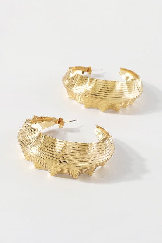 A chunky silhouette with a bold presence, these earrings make a great statement piece. The wavy effect adds to the aesthetics of these oversized hoops, making them the ultimate accessory for any occasion. 