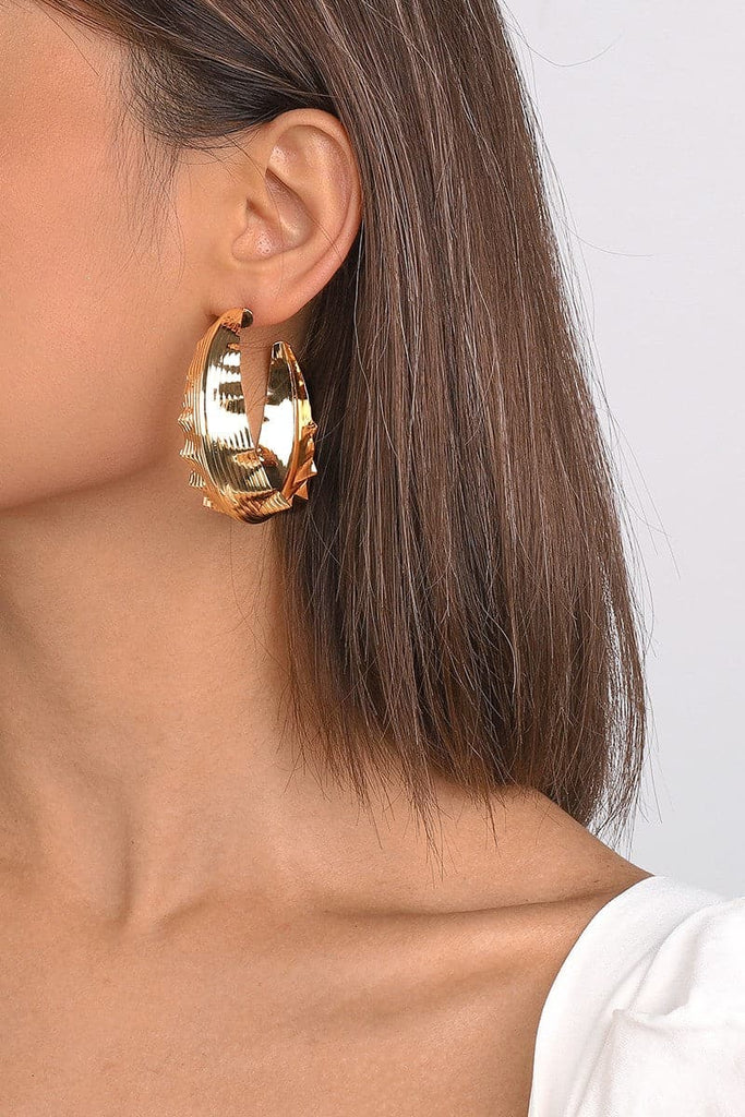 A chunky silhouette with a bold presence, these earrings make a great statement piece. The wavy effect adds to the aesthetics of these oversized hoops, making them the ultimate accessory for any occasion. 